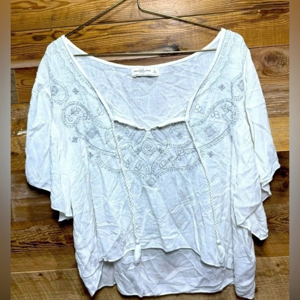 Abercrombie & Fitch white crop bohemian flowy embroidered festival street USL